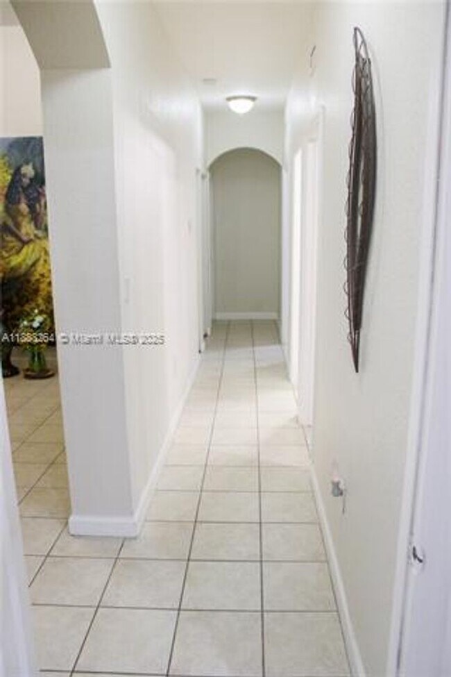 Building Photo - 2106 NE 40th Ave