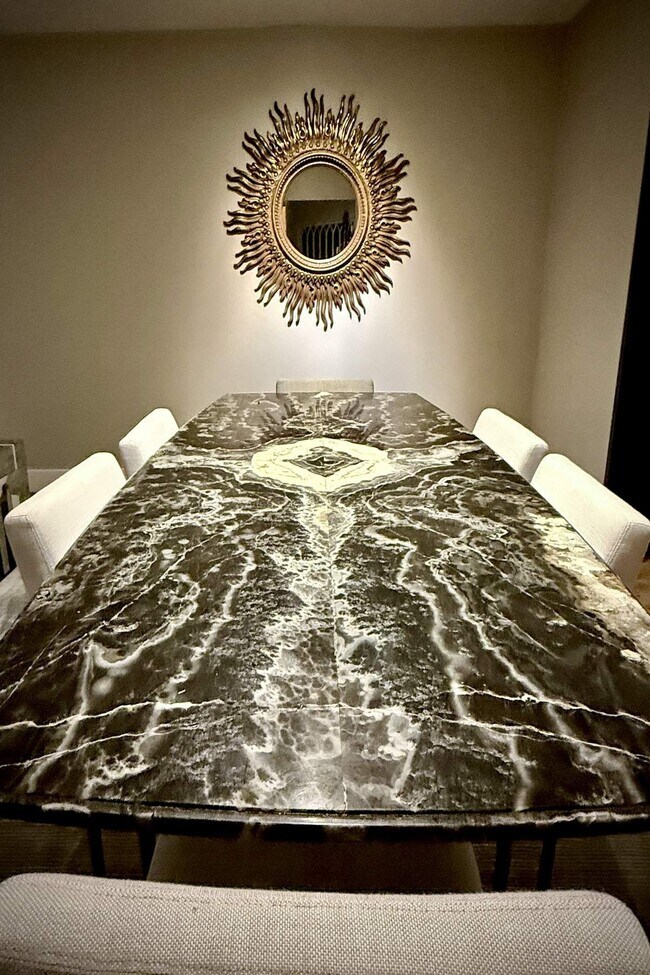 Building Photo - 2066 Glencoe Way