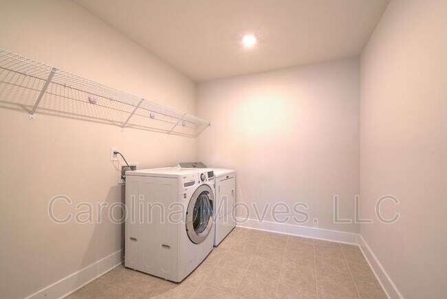 Building Photo - 208 Pewter Cir