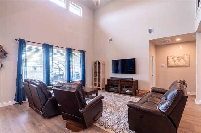 Building Photo - 31219 Gullwing Manor Dr