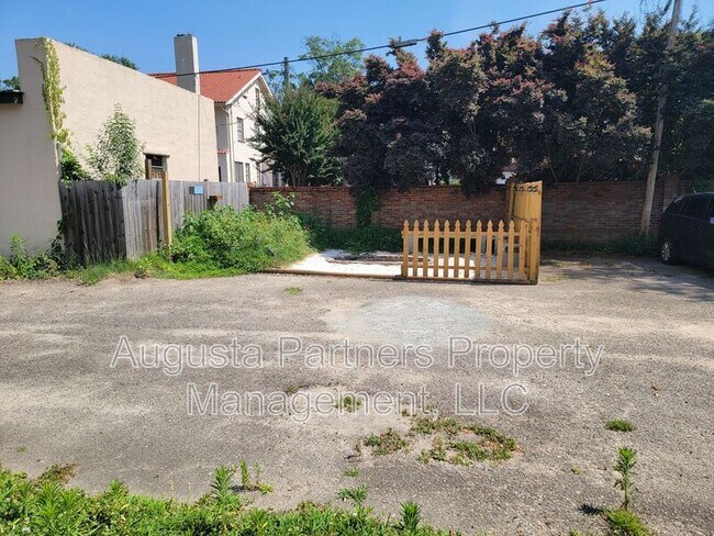 Building Photo - 323.5 Ellis St