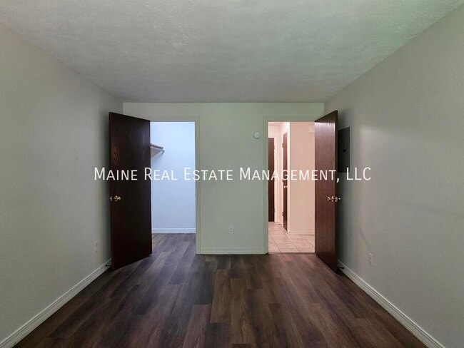 Building Photo - 20 Tall Pines Dr
