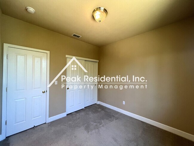 Building Photo - Spacious Anatolia 6bd/3.5ba Home with 5 Car Garage