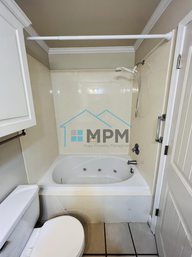 Building Photo - 1114 Otis St