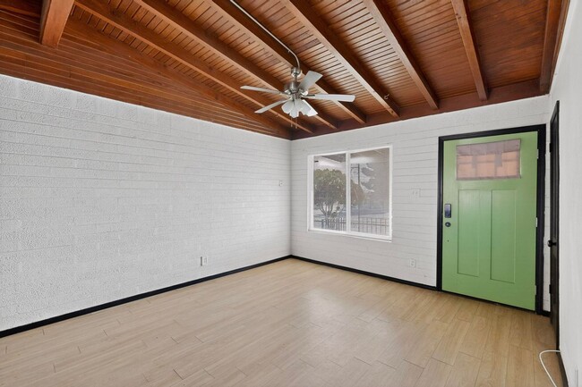 Building Photo - Charming 3 bedroom, 1 bath home in Central East El Paso!