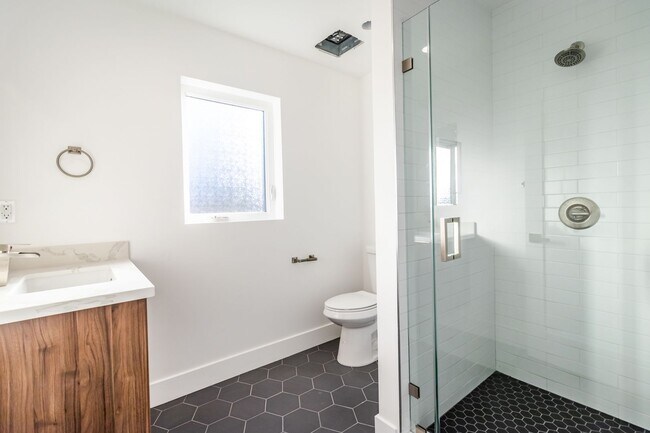 Building Photo - 148 S Madison Ave