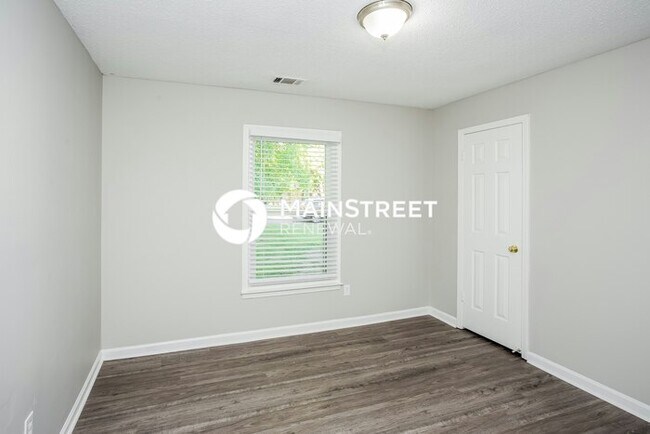 Building Photo - 5 Bedroom Pet-Friendly Home in Memphis, TN with Main Street Renewal