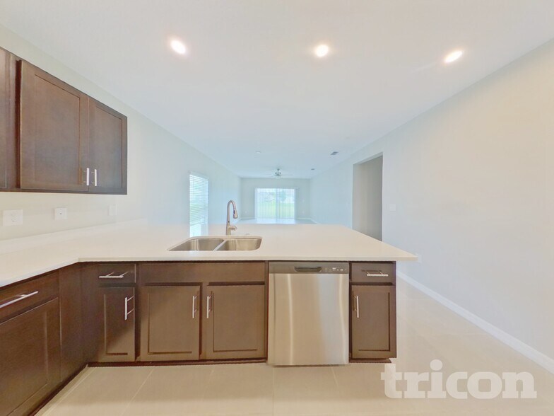 Building Photo - 220 Garnet Ave