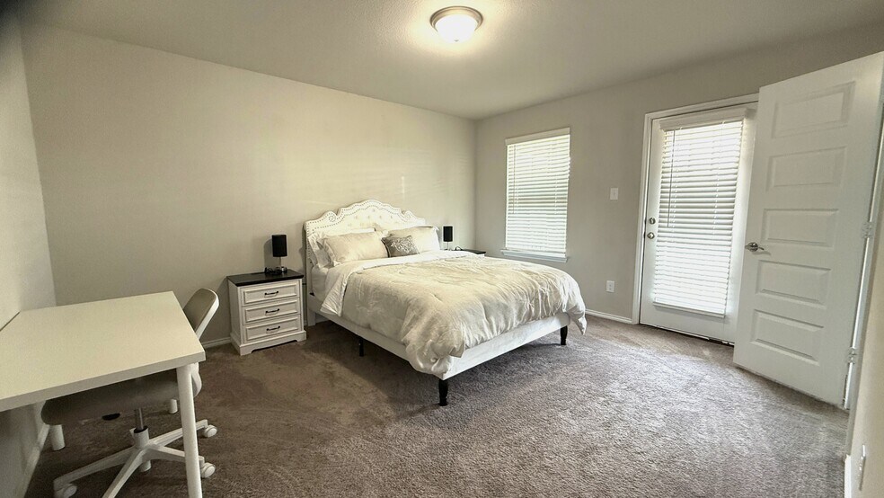 Building Photo - 5945 Hopkins Dr