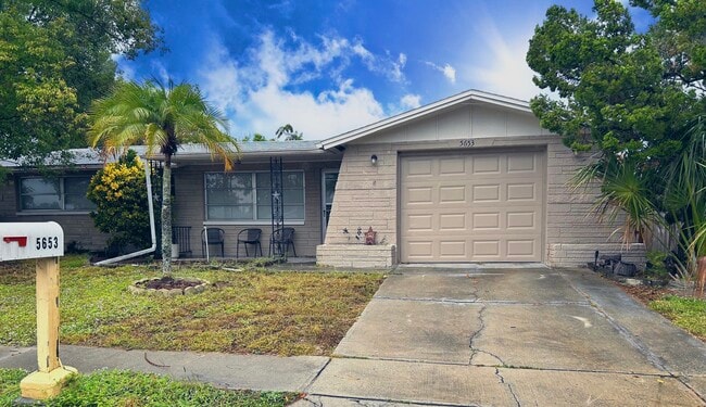 Primary Photo - 5653 Elkhorn Blvd