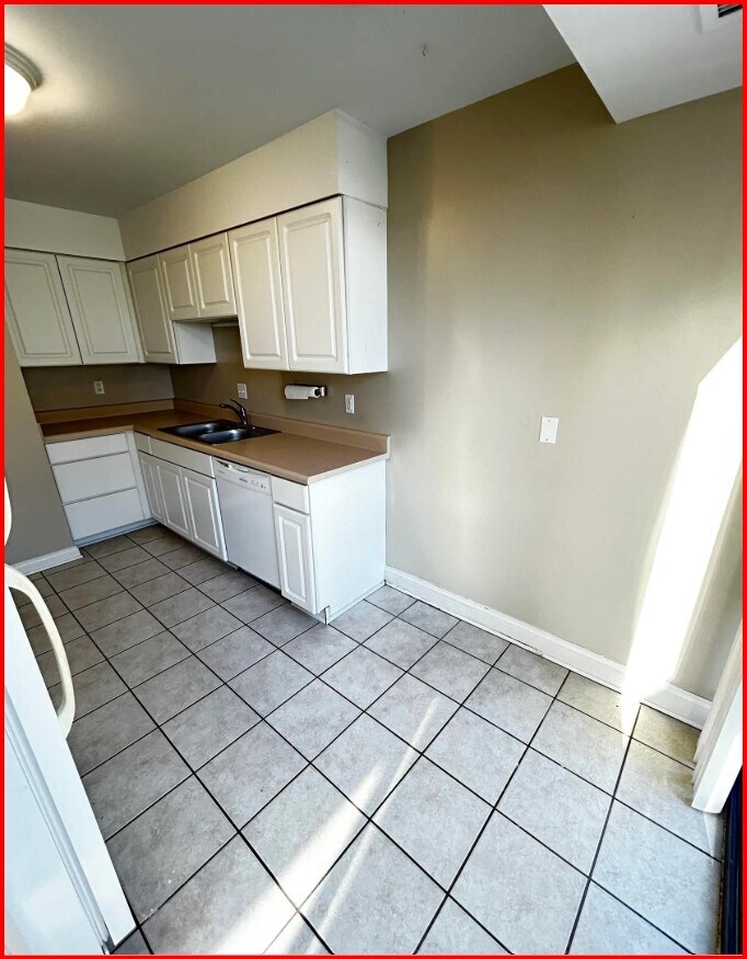 Building Photo - 125 SW Jefferson Ave