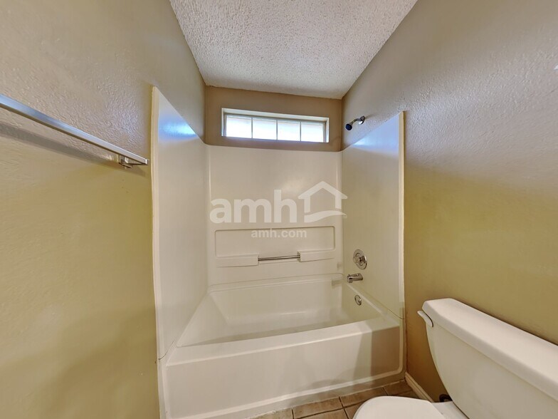 Building Photo - 3406 Broadview Ct