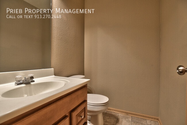 Building Photo - 824 S Woodson Ct