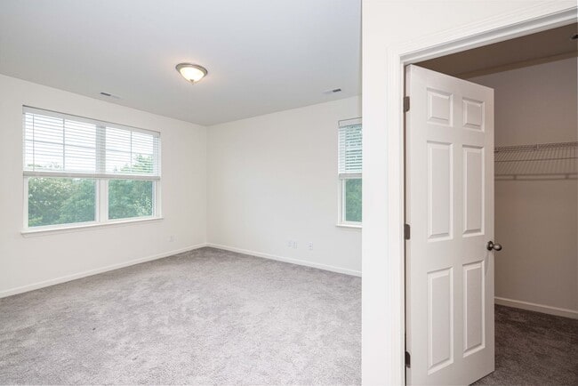 Building Photo - BEAUTIFUL 3BD 2.5 BTH Apartment home RAINTREE - Ballantyne Commons Pkwy - MOVE IN SPECIAL