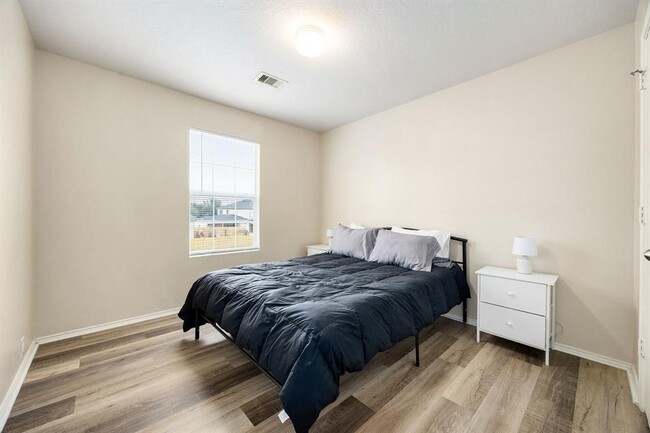 Building Photo - 814 Eagles Glide Dr