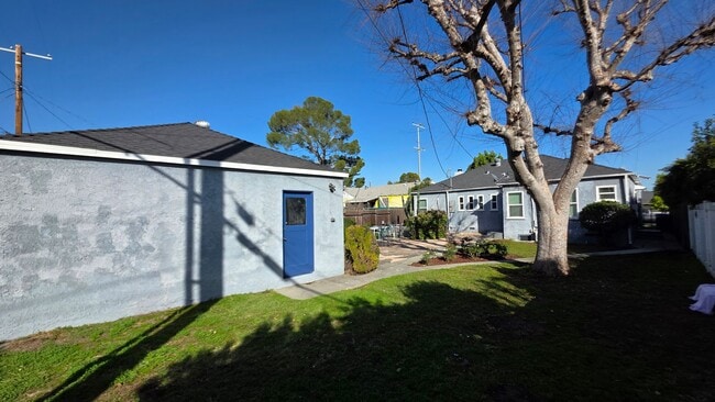 Building Photo - North Hollywood 2+2 extra storage, upgrades + backyard!
