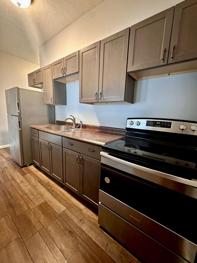 Building Photo - Live Where Charm Meets Convenience – 2BR in Farrington’s Grove