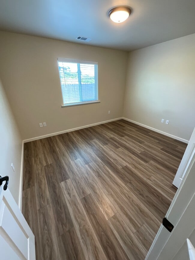 Building Photo - 1691 Windsor Ave