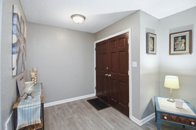 Building Photo - 102 Lago Vista Blvd