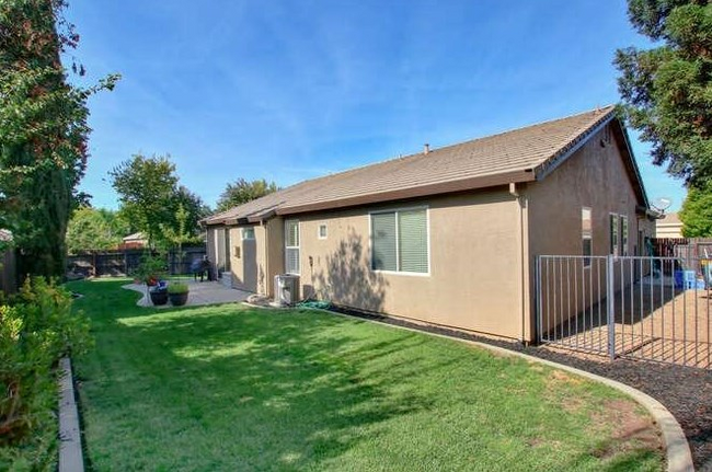 Building Photo - 1608 Bottlebrush Cir