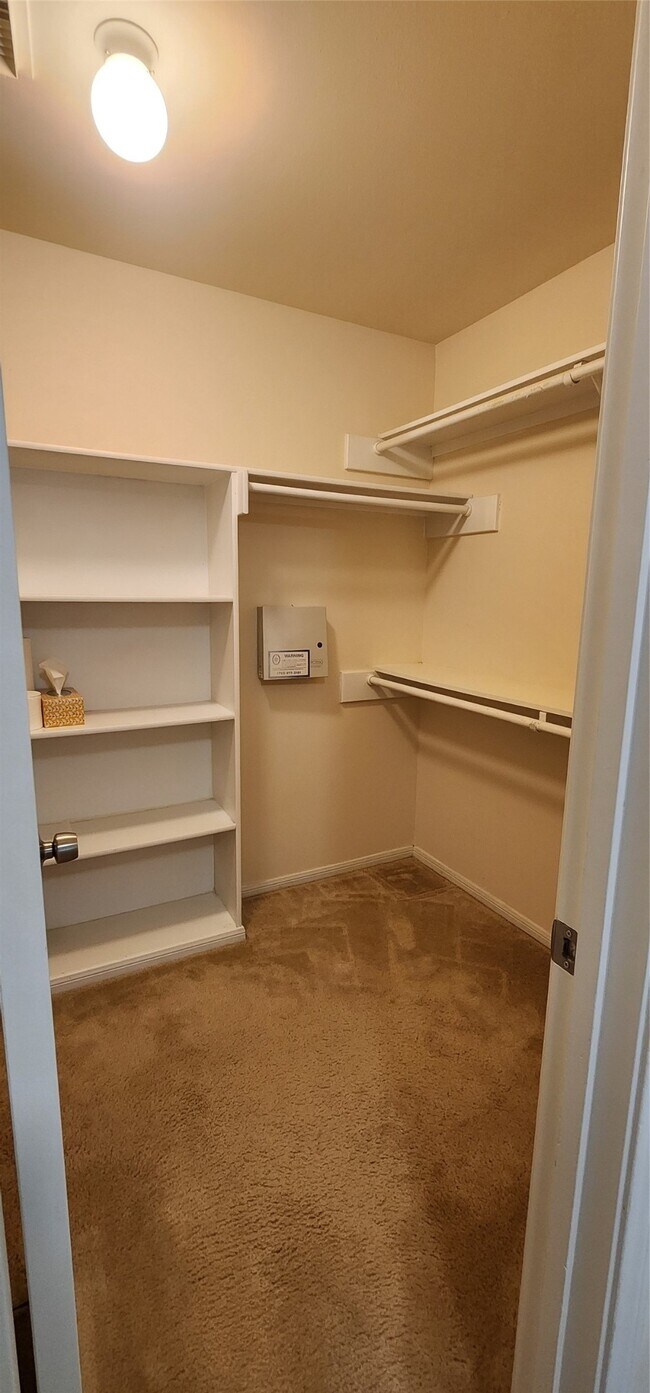 Building Photo - 16807 Sussex Dr