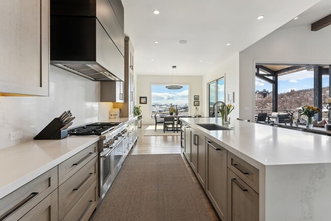 Building Photo - 3450 Ridgeway Dr