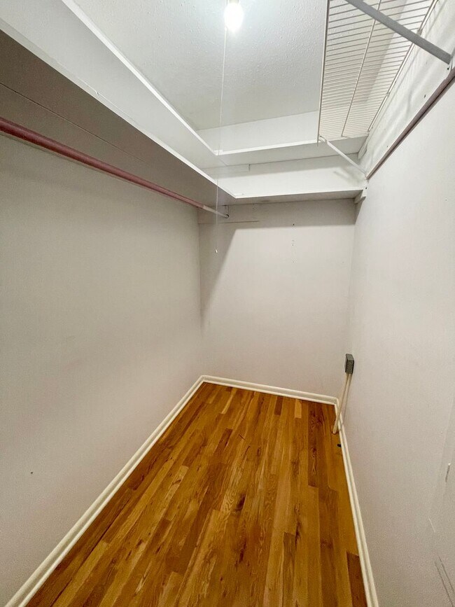 Building Photo - 3 bedroom 2.5 bath in the heart of Athens!...