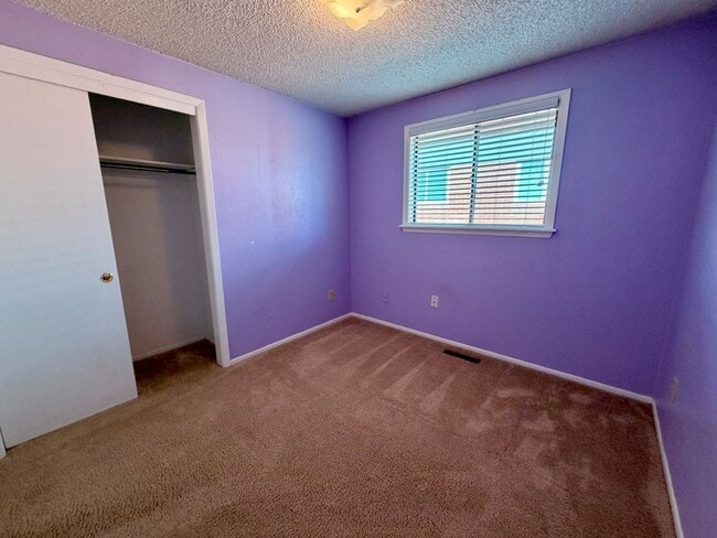 Building Photo - Amazing 3bed/2 bath with finished basement.