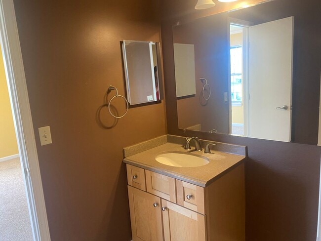 Building Photo - 2 Bedroom 2 Bathroom with Loft- Available Now!