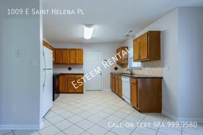 Building Photo - 1009 E St Helena Pl