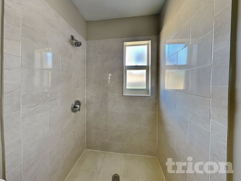 Building Photo - 3909 W Wallace Ave