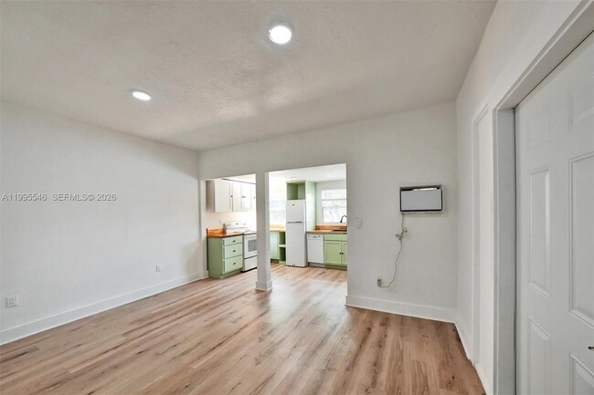 Building Photo - 1411 SW 3rd St