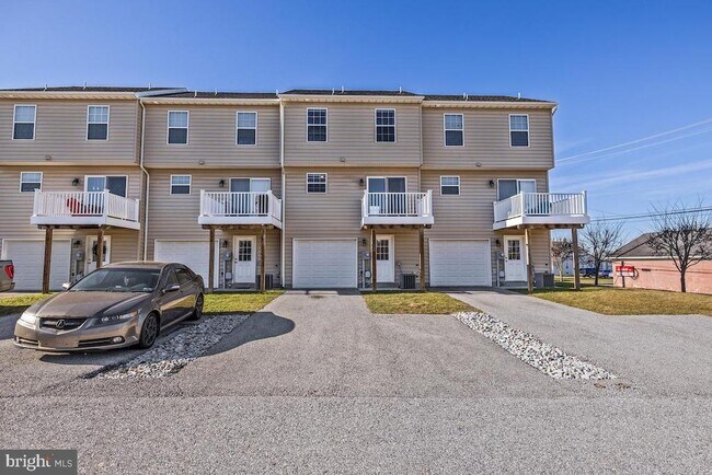 Building Photo - 112 Breezewood Dr