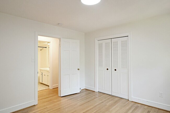 Building Photo - $1,000 Off 1st Month's Rent - Pet-Friendly Near Shops at Stonefield