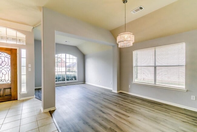 Building Photo - 16802 Village View Trail
