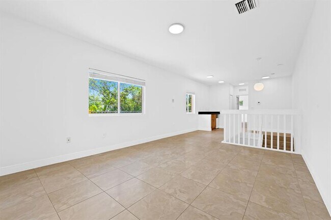 Building Photo - 1719 SW 23rd St