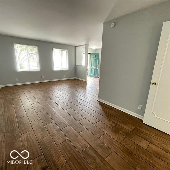 Building Photo - 1155 Canterbury Square S