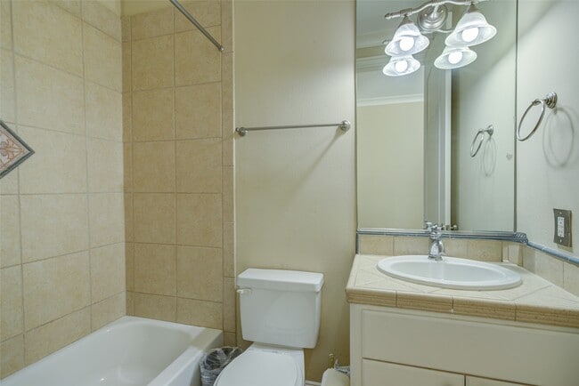 Building Photo - 105 Detering St