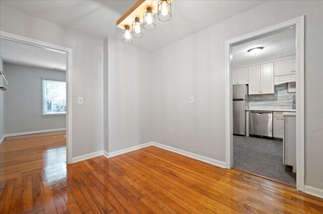 Building Photo - 1702 E 41st St