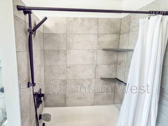 Building Photo - 2323 Bryan Ave