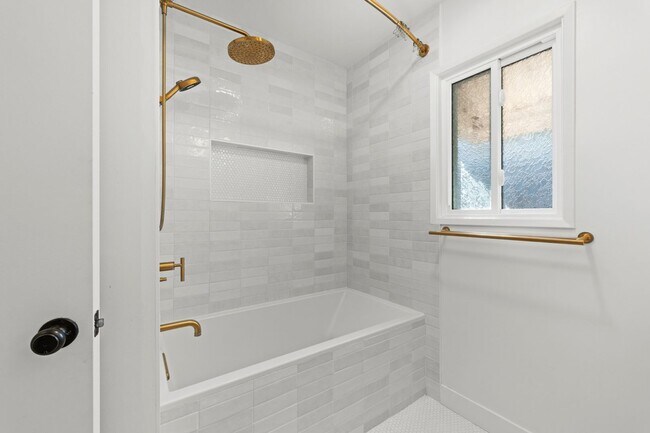 Building Photo - Beautiful 3BR Home with Solar, A/C, and Spacious Yard in San Diego