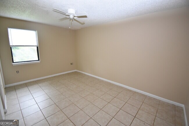 Building Photo - 556 Chateau Cir