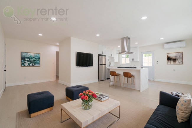 Building Photo - Beautifully Renovated 2BD | 1.5BA Duplex –...