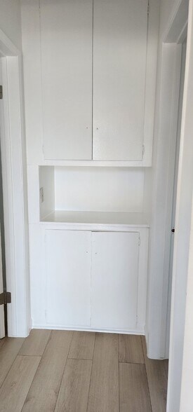 Building Photo - 1917 Vanderbilt Ln