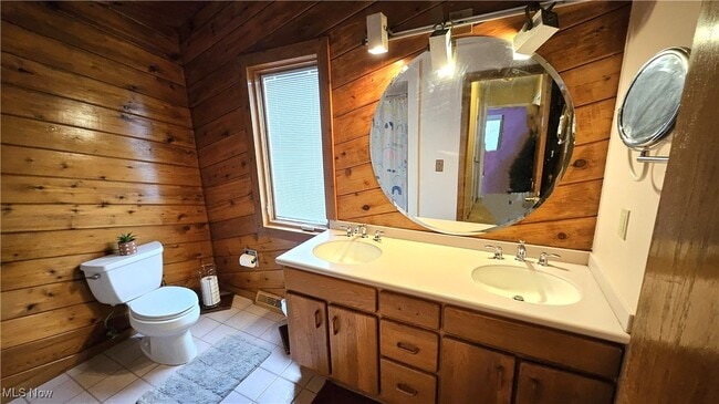 Building Photo - 5635 Janet Blvd