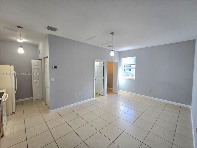 Building Photo - 9372 SW 171st Ct