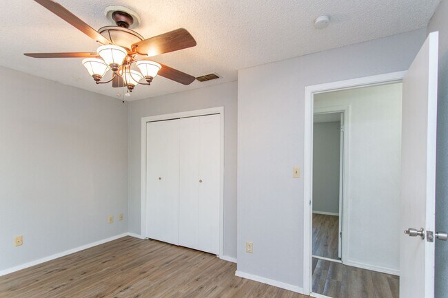 Building Photo - 3 Bedroom 2 Bath Home for Lease!
