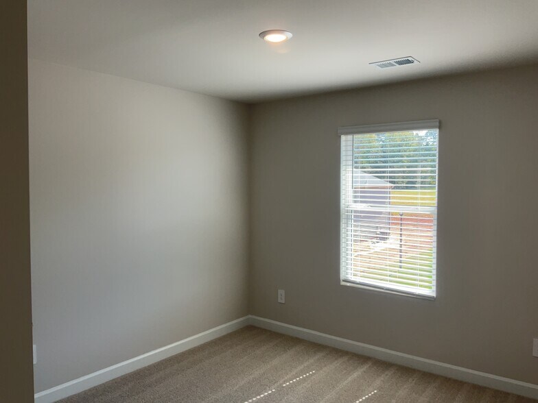 Building Photo - 307 Granby Trl