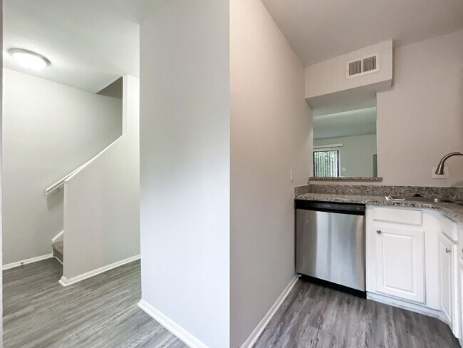 Building Photo - COMING SOON! Charming 2-Bed, 1.5-Bath Retr...