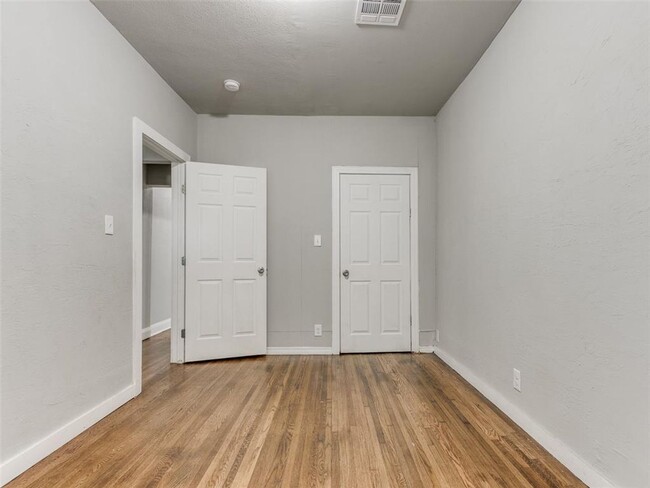 Building Photo - Charming Updated Bungalow in the Heart of Shawnee!